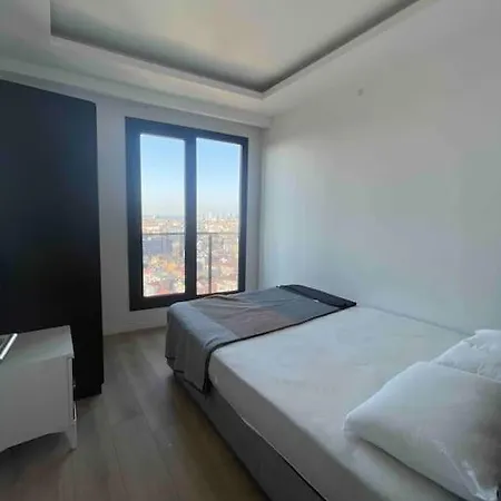 Luxurious 3-bedroom With Panoramic Views Daire İstanbul