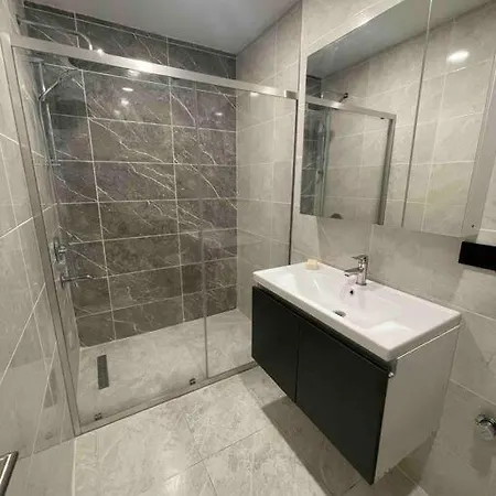 Luxurious 3-bedroom With Panoramic Views *
